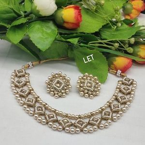 Gold plated crystal stone and beads necklace set with earrings.